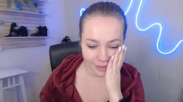 holly xglam online show from 01/31/25, 08:43