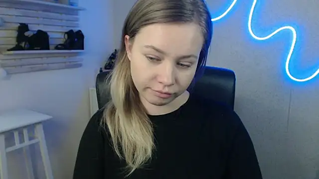 holly xglam online show from 02/10/25, 07:47