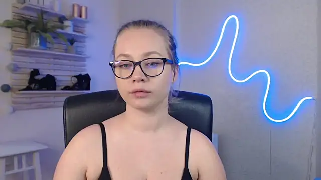 holly xglam online show from 03/11/25, 03:48