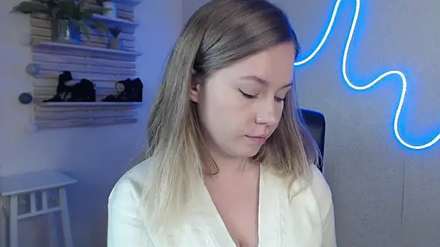 holly xglam online show from 03/12/25, 03:24