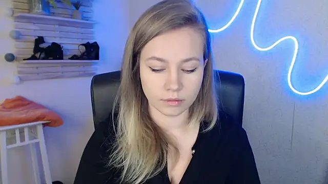 holly xglam online show from 03/13/25, 12:16