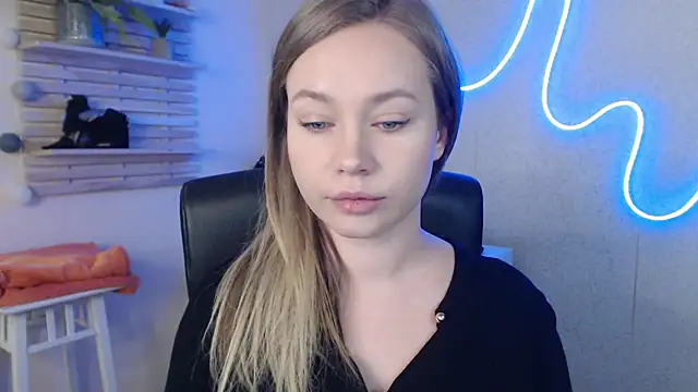 holly xglam online show from 03/18/25, 03:20