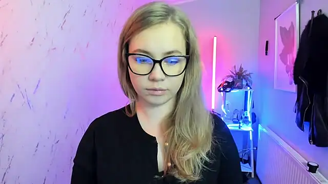 holly xglam online show from 11/11/25, 05:46