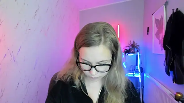 holly xglam online show from 11/12/25, 07:03