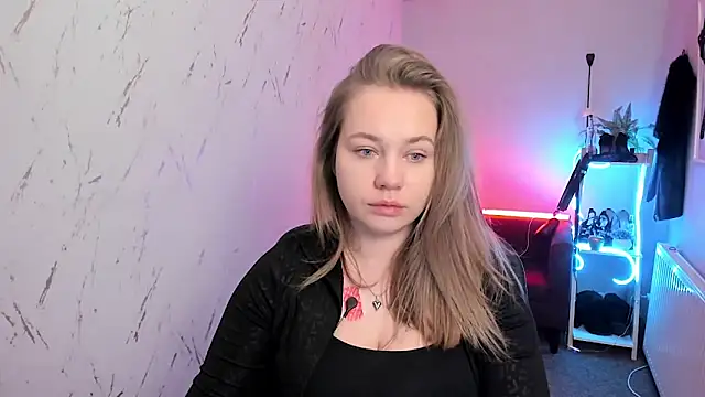 holly xglam online show from 03/04/26, 07:20