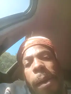 Snapshot of calientoboy chatting on 12/20/24, 12:27 calientoboy online show from 12/20/24, 12:27