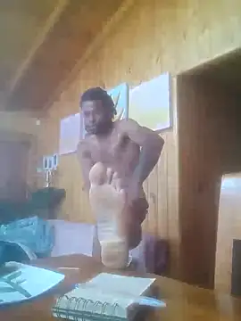 Snapshot of calientoboy chatting on 01/13/25, 03:26 calientoboy online show from 01/13/25, 03:26