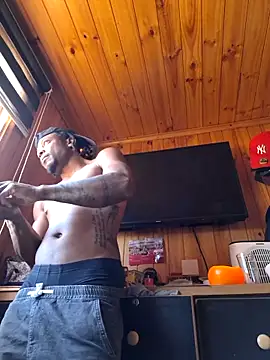 Snapshot of calientoboy chatting on 03/06/25, 07:21 calientoboy online show from 03/06/25, 07:21