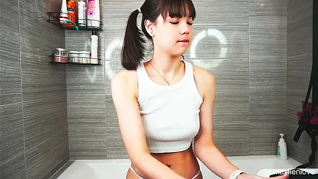 MaylienLove online show from 10/04/25, 06:33