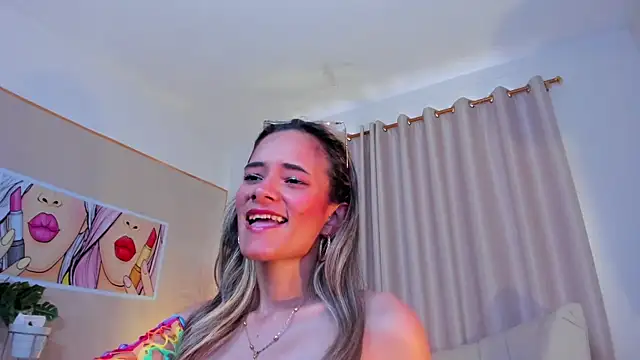 Snapshot of SkiinnyAna chatting on 01/31/25, 07:40 SkiinnyAna online show from 01/31/25, 07:40