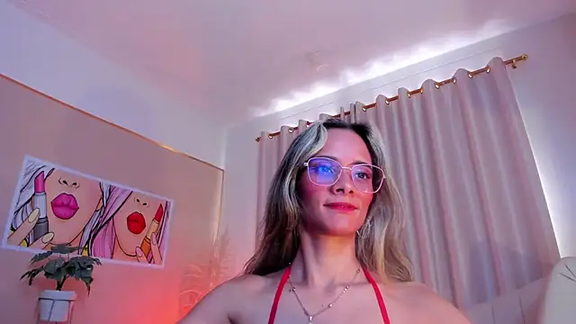 Snapshot of SkiinnyAna chatting on 02/02/25, 07:25 SkiinnyAna online show from 02/02/25, 07:25