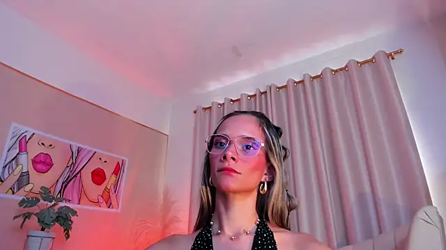 Snapshot of SkiinnyAna chatting on 02/05/25, 07:31 SkiinnyAna online show from 02/05/25, 07:31