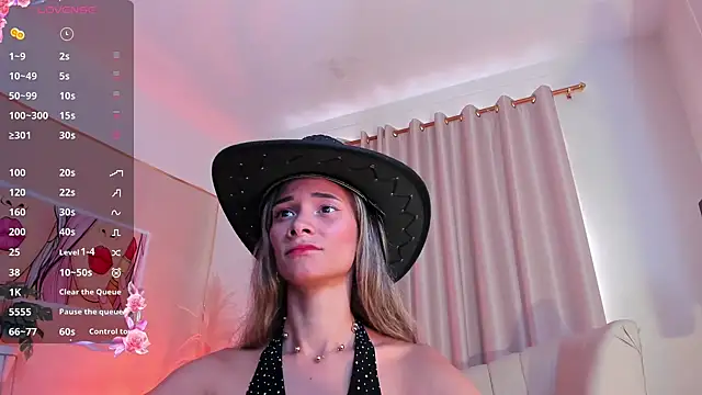 Snapshot of SkiinnyAna chatting on 02/08/25, 07:49 SkiinnyAna online show from 02/08/25, 07:49