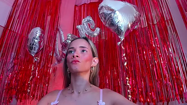 Snapshot of SkiinnyAna chatting on 02/15/25, 07:28 SkiinnyAna online show from 02/15/25, 07:28