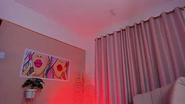 Snapshot of SkiinnyAna chatting on 02/28/25, 10:39 SkiinnyAna online show from 02/28/25, 10:39