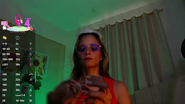 Snapshot of SkiinnyAna chatting on 03/08/25, 07:31 SkiinnyAna online show from 03/08/25, 07:31