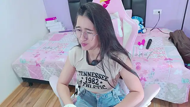 im-eliza online show from 04/25/26, 01:41