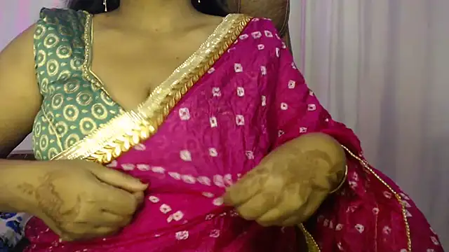 Snapshot of Prita07 chatting on 11/15/25, 04:10 Prita07 online show from 11/15/25, 04:10