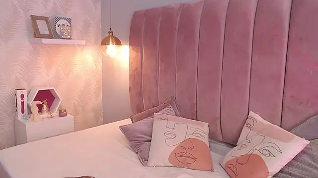 LeenaBrown online show from 11/20/25, 01:00