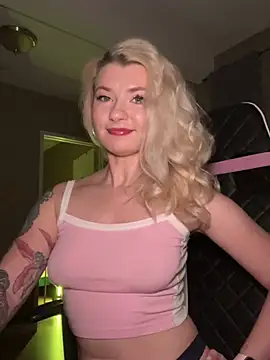 Snapshot of Anour_amour chatting on 01/12/25, 02:45 Anour amour online show from 01/12/25, 02:45