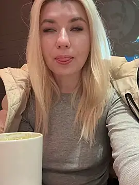 Snapshot of Anour_amour chatting on 02/21/25, 01:00 Anour amour online show from 02/21/25, 01:00