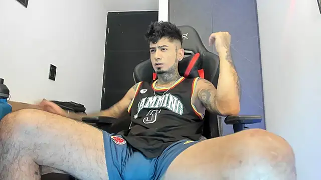 Snapshot of sergiio_mesa27 chatting on 02/24/25, 02:15 sergiio mesa27 online show from 02/24/25, 02:15