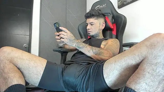 Snapshot of sergiio_mesa27 chatting on 10/05/25, 02:15 sergiio mesa27 online show from 10/05/25, 02:15