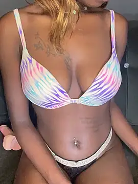 Snapshot of pretty_maliah chatting on 02/05/26, 10:25 pretty maliah online show from 02/05/26, 10:25