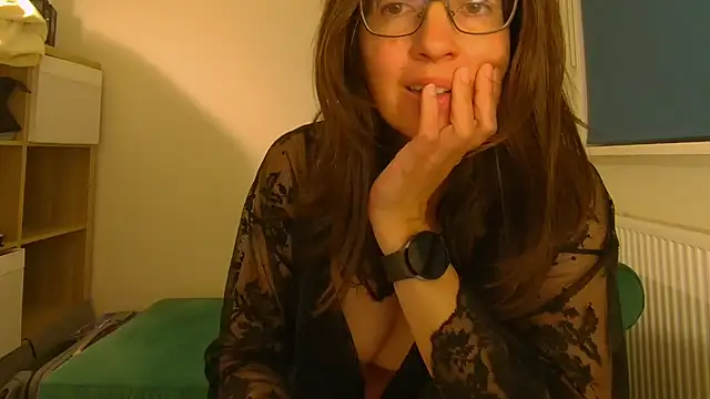 Ella Next Door online show from 05/06/26, 08:58