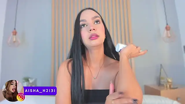 aisha h  online show from 10/07/25, 09:01