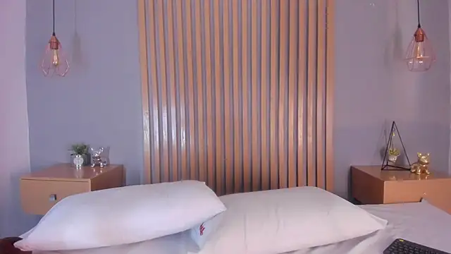 aisha h  online show from 10/30/25, 09:04