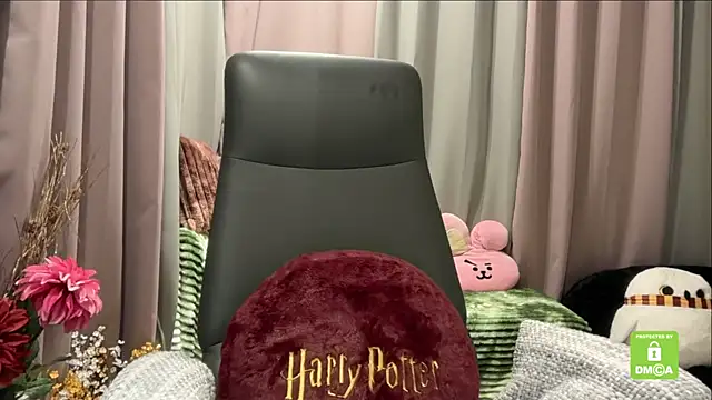 Snapshot of Unique-Beauty chatting on 12/20/25, 09:11 Unique-Beauty online show from 12/20/25, 09:11