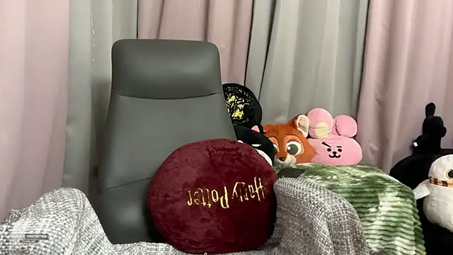 Snapshot of Unique-Beauty chatting on 02/12/26, 11:49 Unique-Beauty online show from 02/12/26, 11:49