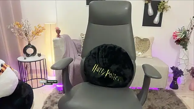 Snapshot of Unique-Beauty chatting on 04/10/26, 05:06 Unique-Beauty online show from 04/10/26, 05:06