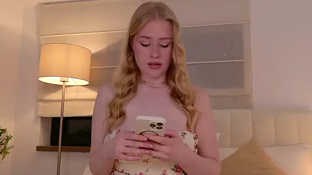 JuliaJaee online show from 04/24/26, 05:04