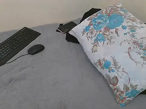 lella-0 online show from 02/18/25, 04:16