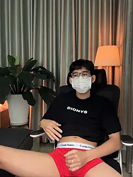 Snapshot of MinhTuanLive chatting on 02/17/26, 06:21 MinhTuanLive online show from 02/17/26, 06:21