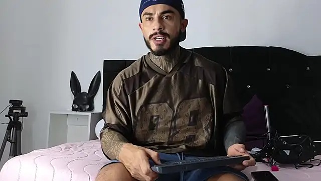 Snapshot of john_cartter1 chatting on 02/15/25, 11:06 john cartter1 online show from 02/15/25, 11:06