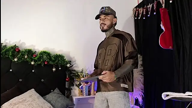 Snapshot of john_cartter1 chatting on 11/23/25, 11:43 john cartter1 online show from 11/23/25, 11:43