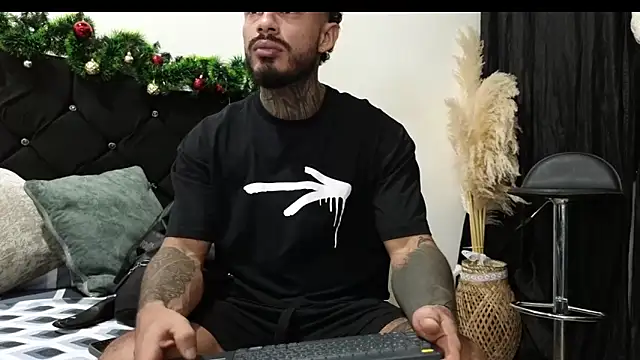 Snapshot of john_cartter1 chatting on 12/14/25, 11:04 john cartter1 online show from 12/14/25, 11:04