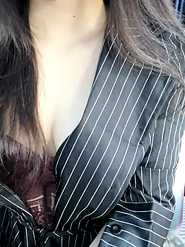 Snapshot of _Linez_ chatting on 09/27/25, 06:13  Linez  online show from 09/27/25, 06:13