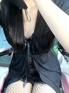 Snapshot of _Linez_ chatting on 10/11/25, 05:00  Linez  online show from 10/11/25, 05:00