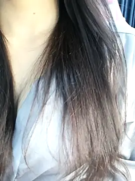 Snapshot of _Linez_ chatting on 10/29/25, 04:42  Linez  online show from 10/29/25, 04:42