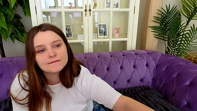 MagicPeachh  online show from 05/06/26, 05:35