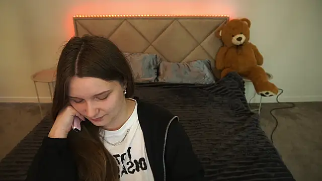 MagicPeachh  online show from 05/22/26, 06:53
