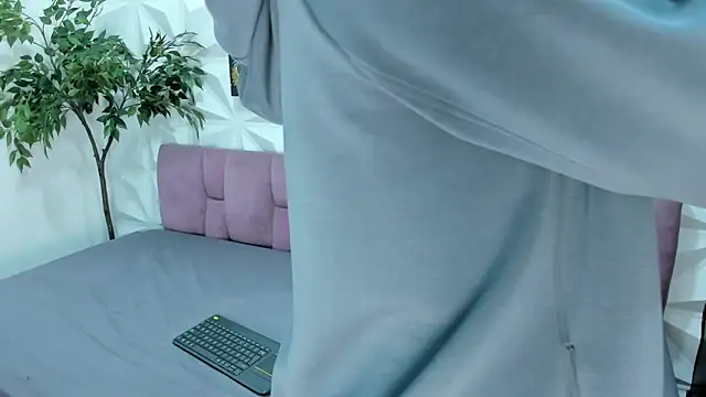 Victoria Coleman online show from 02/25/25, 11:52