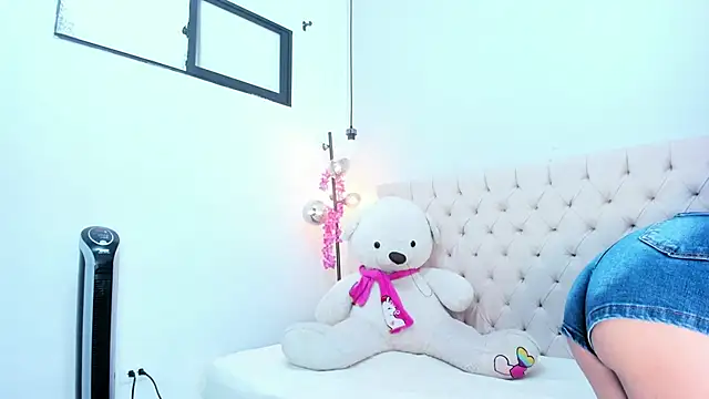 Victoria Coleman online show from 10/09/25, 07:34