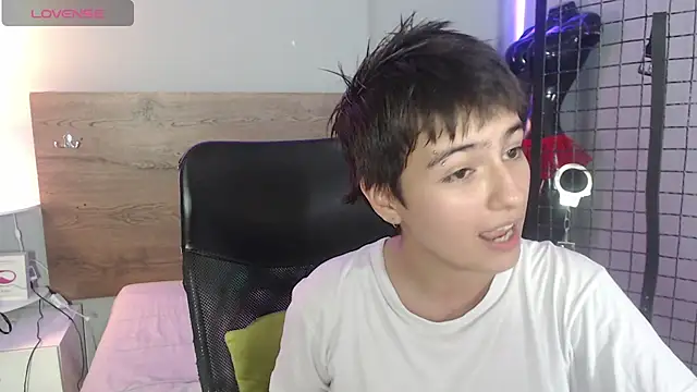 Snapshot of Bryce_Evans chatting on 12/17/24, 08:43 Bryce Evans online show from 12/17/24, 08:43