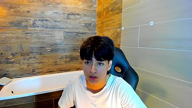 Snapshot of Bryce_Evans chatting on 02/27/25, 08:31 Bryce Evans online show from 02/27/25, 08:31