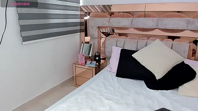 CamiiLovers online show from 02/10/25, 09:15